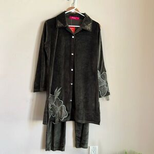 Beautiful velour co ord set new with tag!